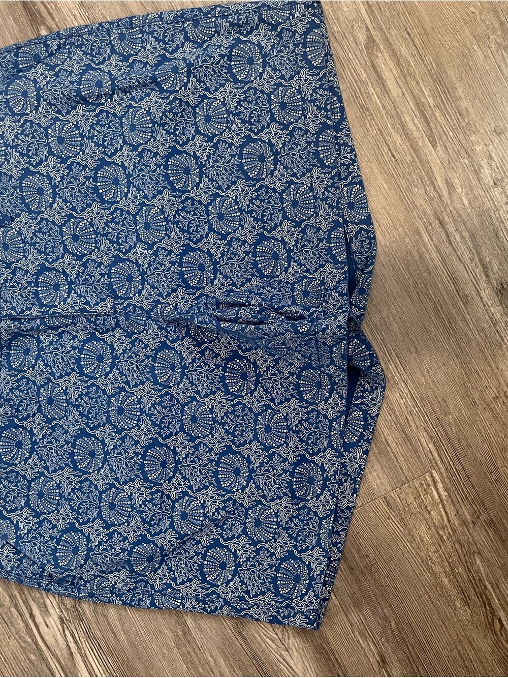Old Navy Coral, Blue, and White Printed Women’s Shorts (Set of 3) - Picture 3 of 4